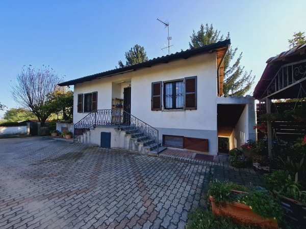 casa indipendente in vendita a Mongardino