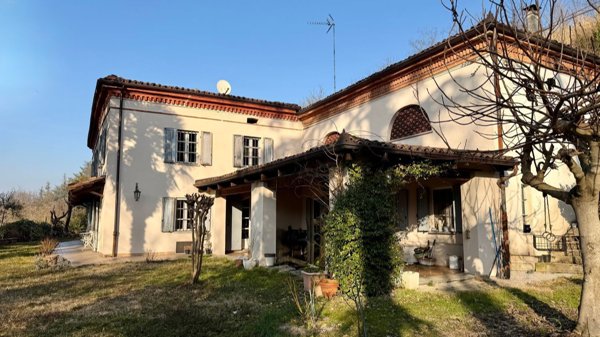 casa indipendente in vendita a Mongardino