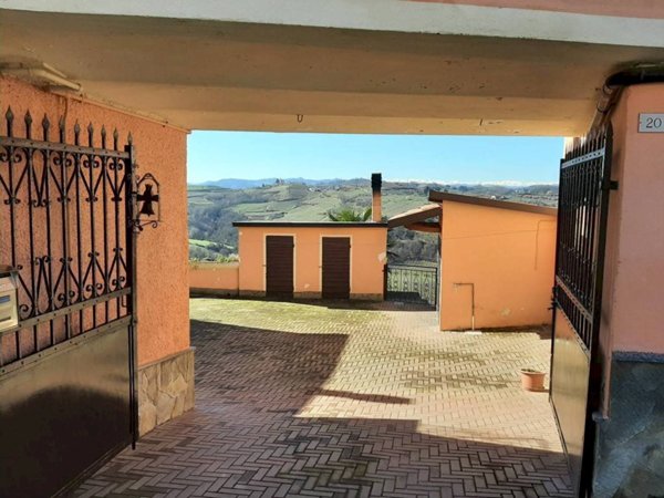 appartamento in vendita a Montabone in zona Lacqua