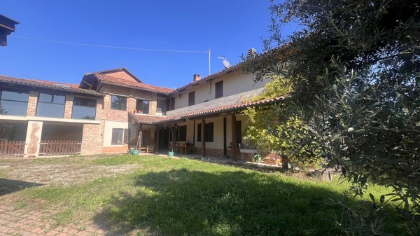 casa indipendente in vendita a Montechiaro d'Asti in zona Nocciola