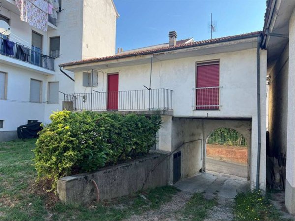 casa indipendente in vendita a Montechiaro d'Asti