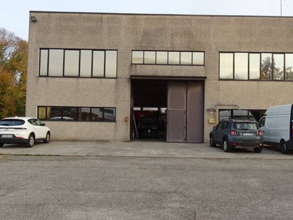 locale commerciale in vendita a Montechiaro d'Asti