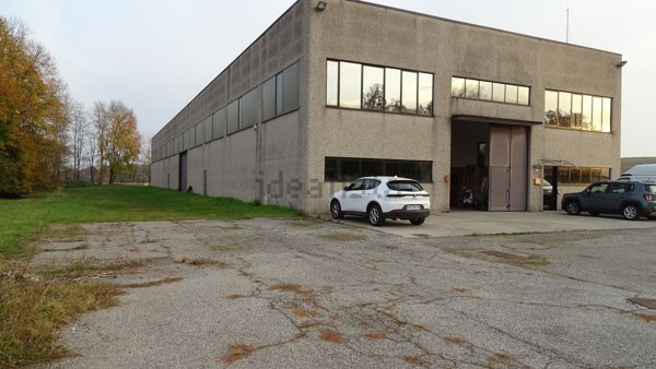 capannone in vendita a Montechiaro d'Asti