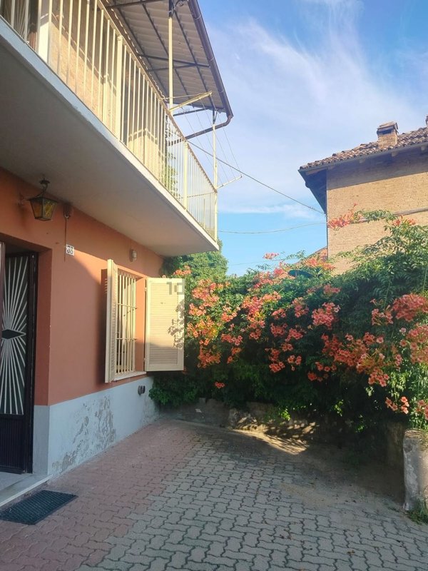 casa indipendente in vendita a Montegrosso d'Asti in zona Vallumida