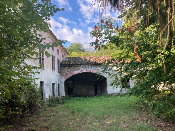 casale in vendita a Montegrosso d'Asti in zona Tana