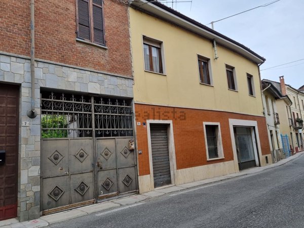 casa indipendente in vendita a Montemagno Monferrato