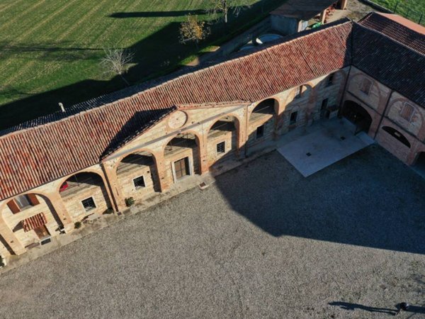 negozio in vendita a Montemagno Monferrato