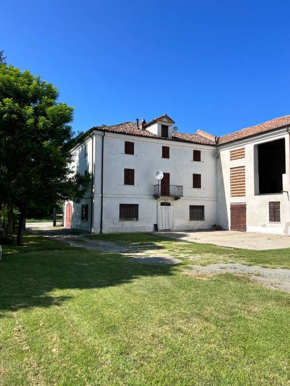 casa indipendente in vendita a Nizza Monferrato in zona Volta