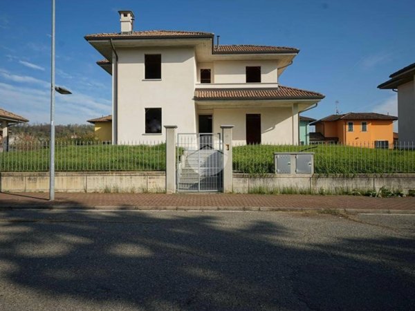 casa indipendente in vendita a Nizza Monferrato