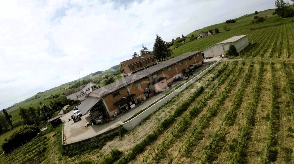 negozio in vendita a Nizza Monferrato