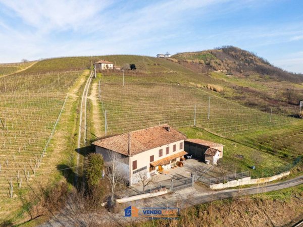 casa indipendente in vendita a Nizza Monferrato in zona Ponteverde