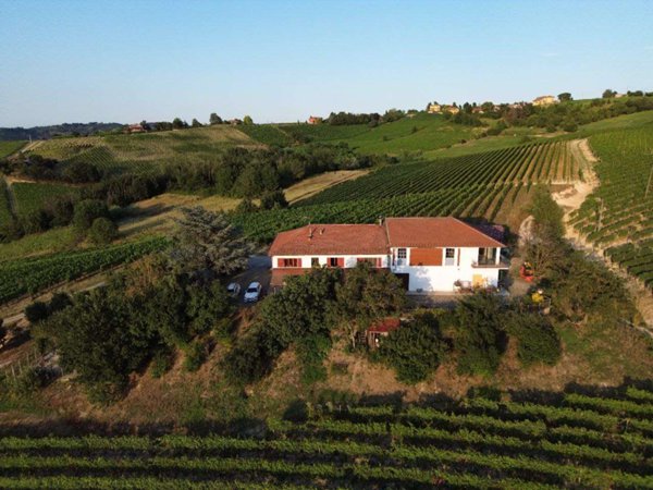 casa indipendente in vendita a Nizza Monferrato in zona Volta