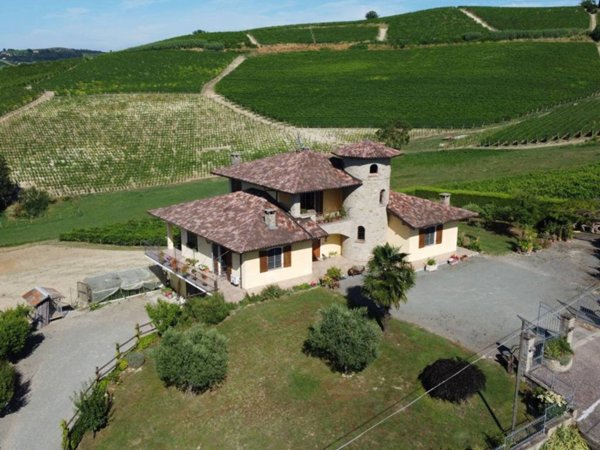 casa indipendente in vendita a Nizza Monferrato