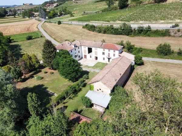 casale in vendita a Nizza Monferrato