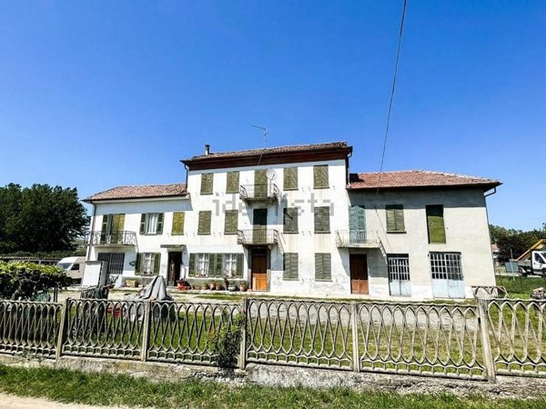 casa indipendente in vendita a Nizza Monferrato