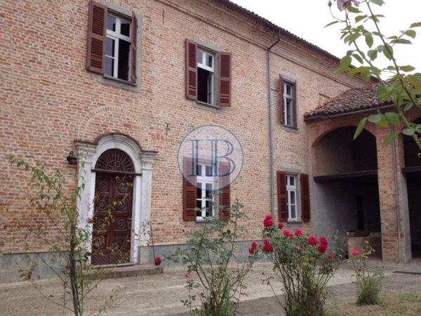 casa indipendente in vendita a Nizza Monferrato in zona Volta