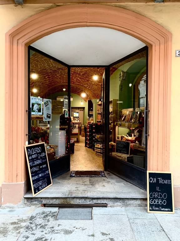 negozio in vendita a Nizza Monferrato