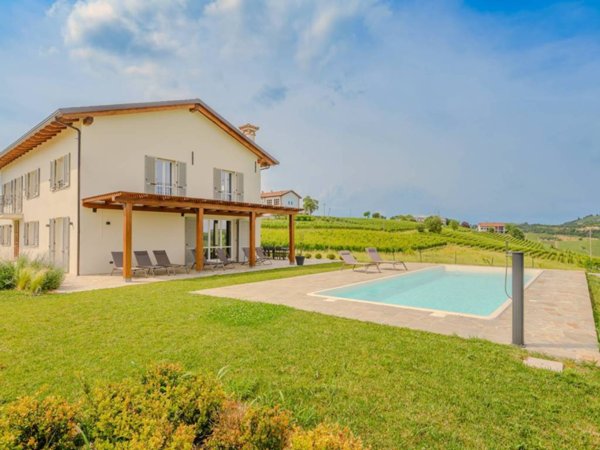 casa indipendente in vendita a Nizza Monferrato in zona Bricco
