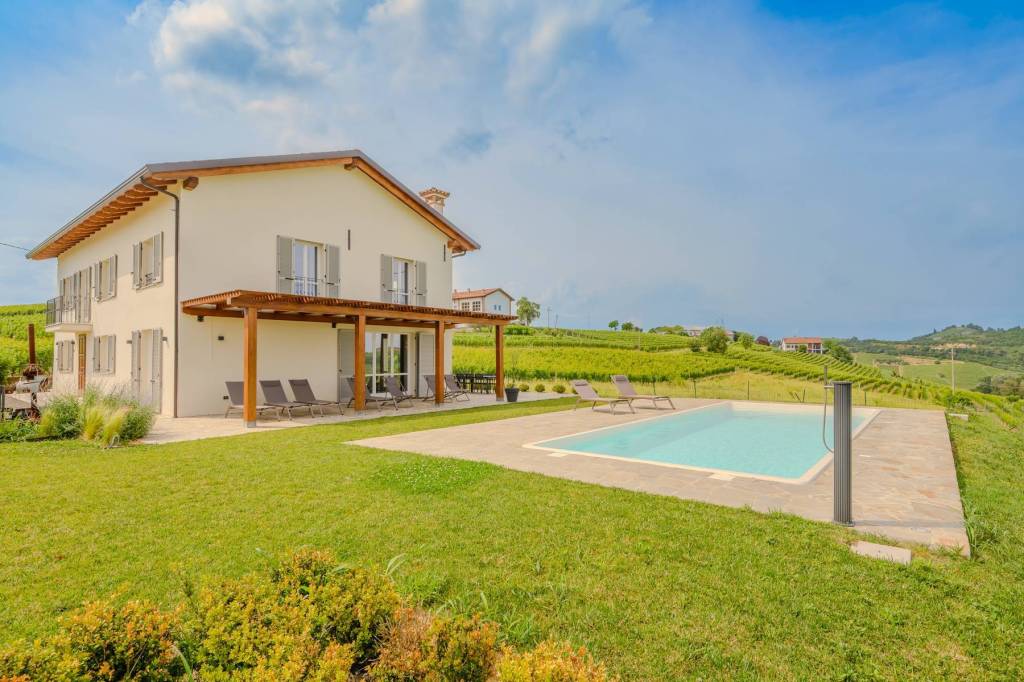casa indipendente in vendita a Nizza Monferrato in zona Bricco