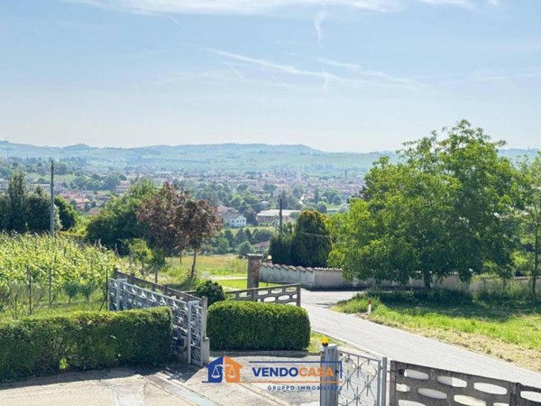 casa indipendente in vendita a Nizza Monferrato in zona Bricco