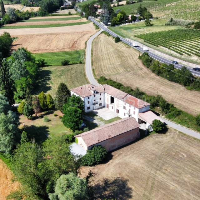 casa indipendente in vendita a Nizza Monferrato in zona Volta