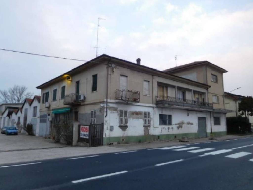 capannone in vendita a Nizza Monferrato