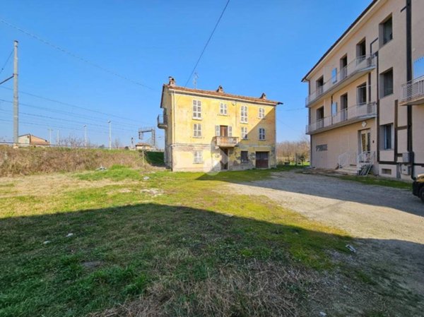 casa indipendente in vendita a Nizza Monferrato in zona San Michele