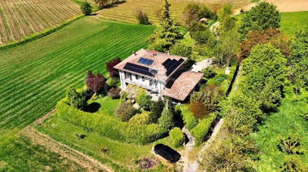 casa indipendente in vendita a Nizza Monferrato in zona Bricco