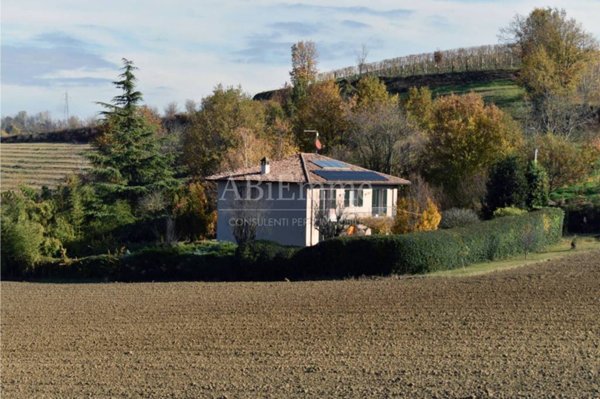 casa indipendente in vendita a Nizza Monferrato in zona Bricco