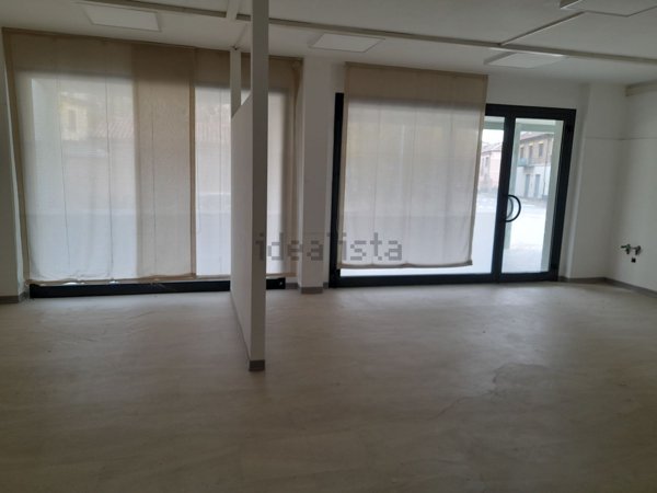 locale commerciale in vendita a Nizza Monferrato