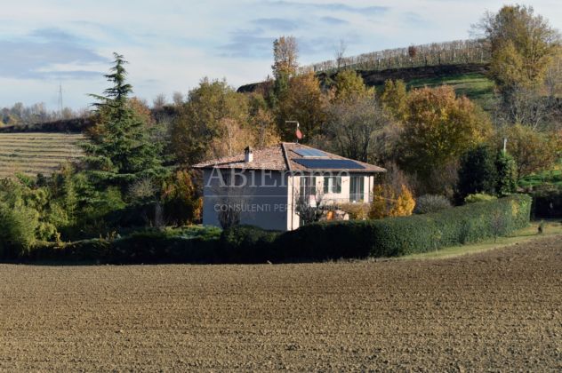 casa indipendente in vendita a Nizza Monferrato in zona Bricco