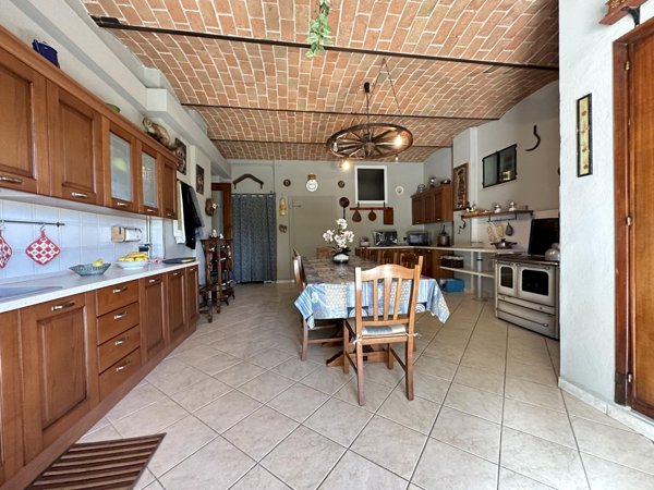 casa indipendente in vendita a Nizza Monferrato in zona Baglio