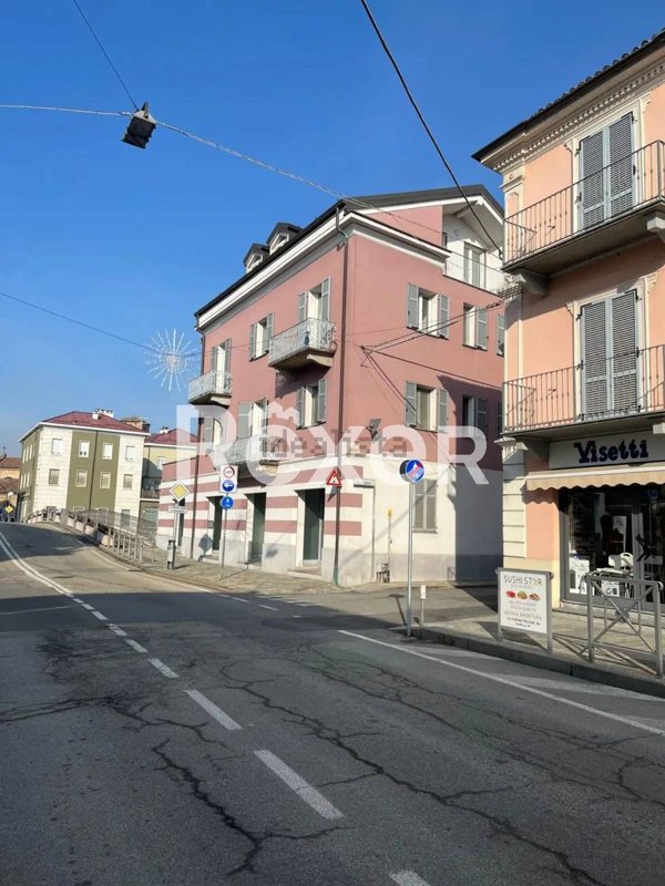 locale commerciale in vendita a Nizza Monferrato