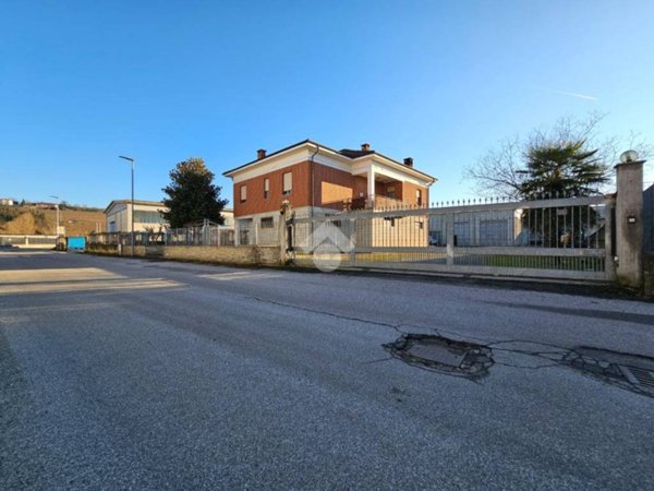 casa indipendente in vendita a Nizza Monferrato