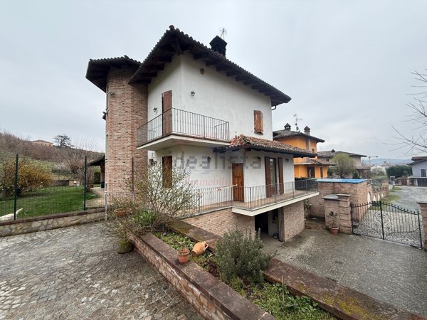 casa indipendente in vendita a Nizza Monferrato