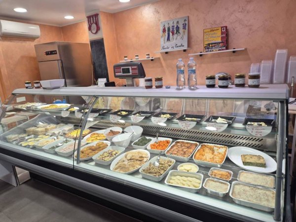 negozio in vendita a Nizza Monferrato