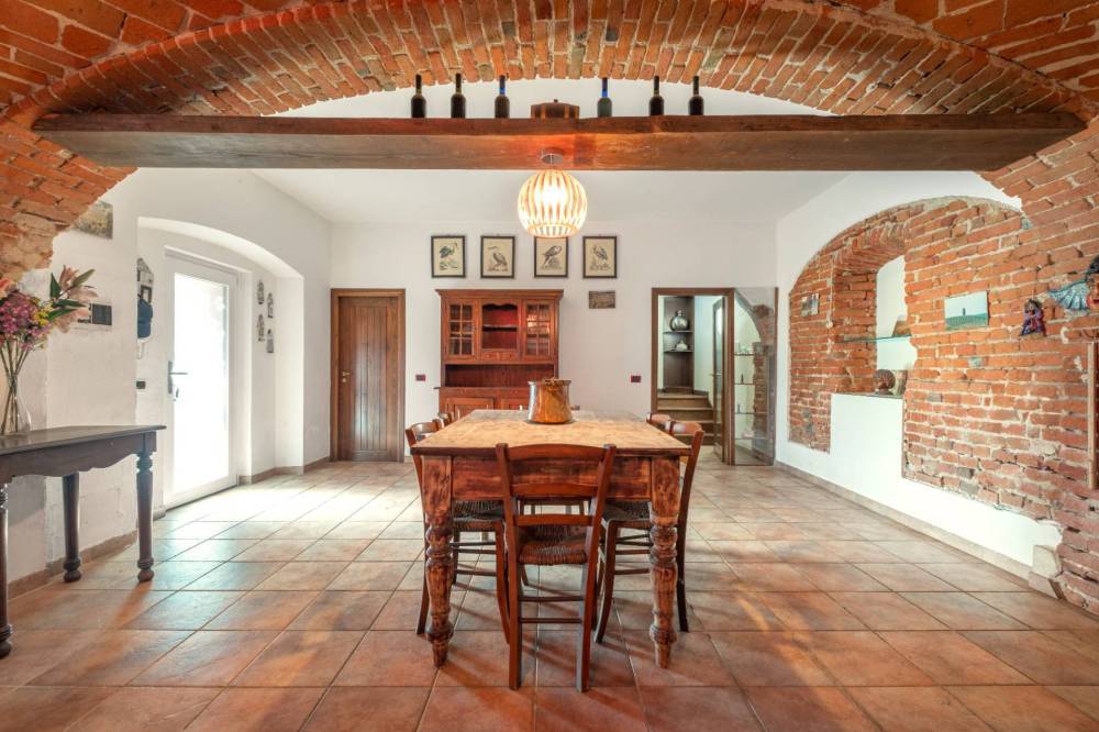 casa indipendente in vendita a Nizza Monferrato in zona Volta