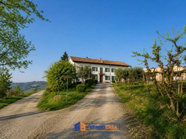 casa indipendente in vendita a Nizza Monferrato in zona Bricco