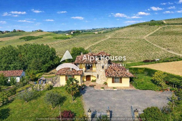 casa indipendente in vendita a Nizza Monferrato in zona Volta