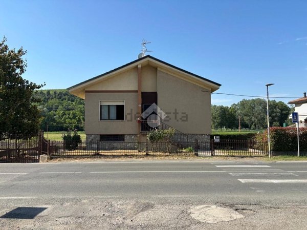 casa indipendente in vendita a Nizza Monferrato in zona Ponteverde