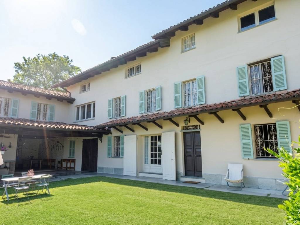 casa indipendente in vendita a Nizza Monferrato in zona Volta
