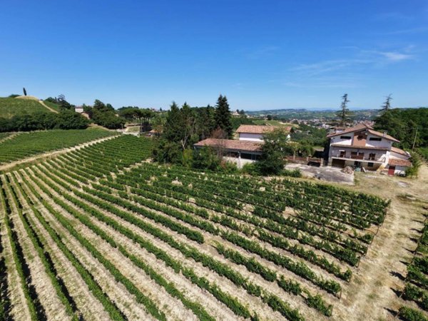casa indipendente in vendita a Nizza Monferrato in zona Bricco