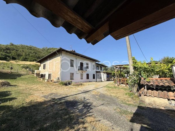 casa indipendente in vendita a Nizza Monferrato in zona Ponteverde