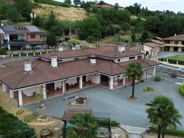 villa in vendita a Nizza Monferrato in zona Bricco