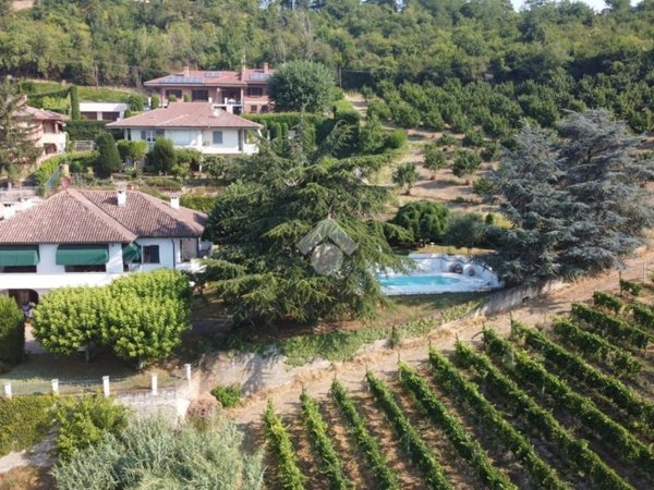 casa indipendente in vendita a Nizza Monferrato in zona Case Giolito