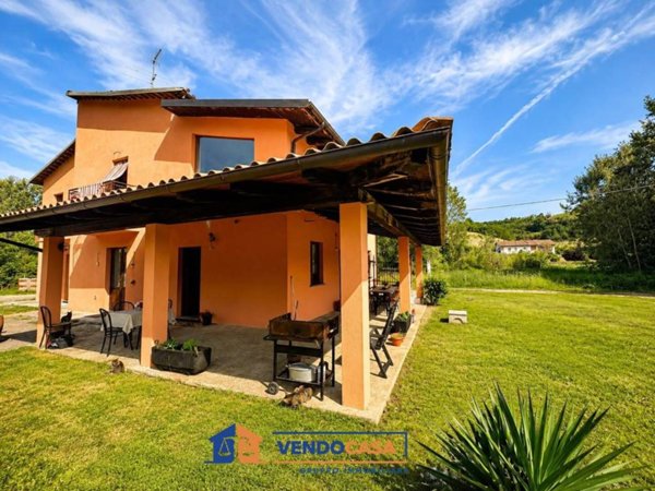casa indipendente in vendita a Nizza Monferrato in zona Case Giolito