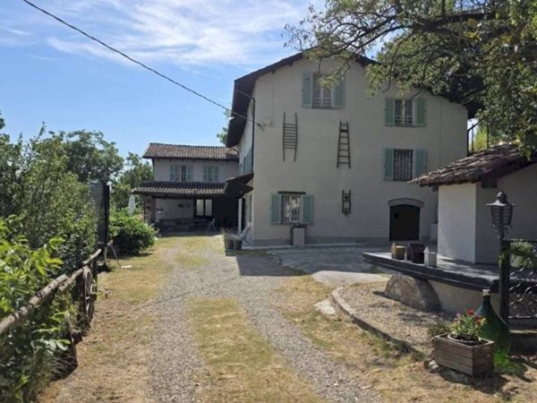 casale in vendita a Nizza Monferrato in zona Volta