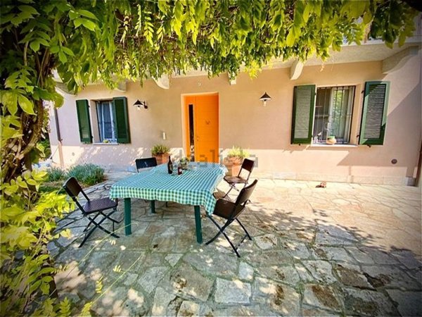 casa indipendente in vendita a Nizza Monferrato in zona Bricco