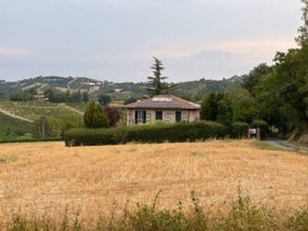 casa indipendente in vendita a Nizza Monferrato in zona Bricco