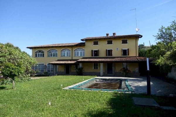 casa indipendente in vendita a Nizza Monferrato in zona Volta